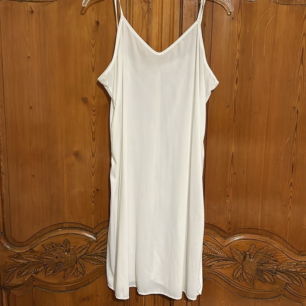 Reba Lightweight and Flowy Embelidhed Cap Skeeve Tiered Hem Midi Dress.  1X - Picture 4 of 8